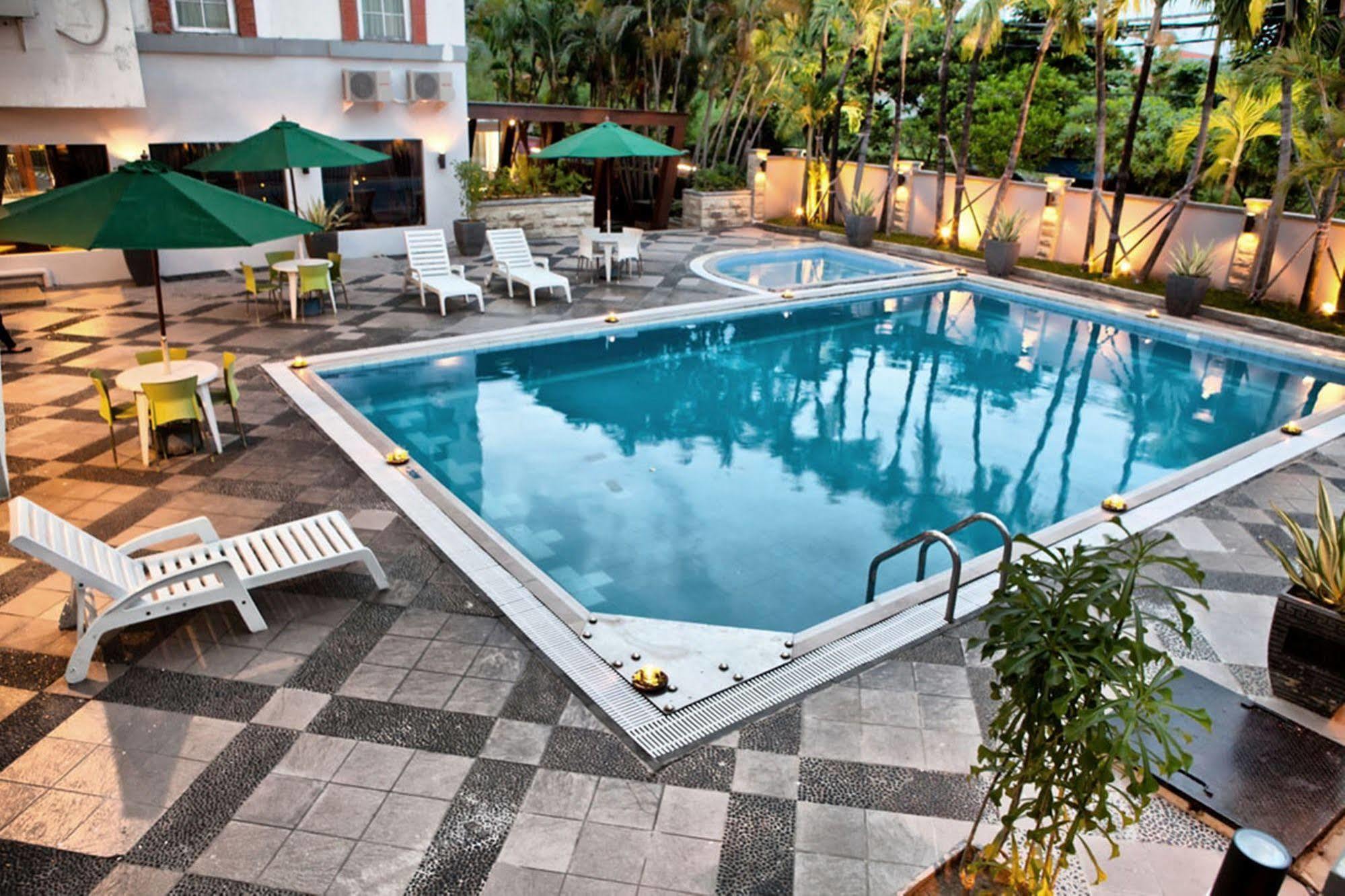 Villa Country Residence Surabaya Exterior photo